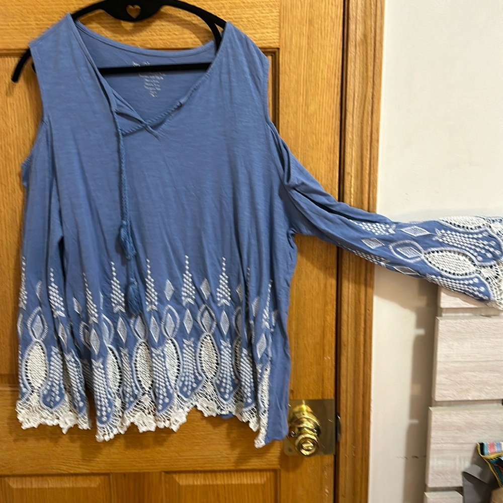 Chicos Sz 4 Embellished Cold Shoulder